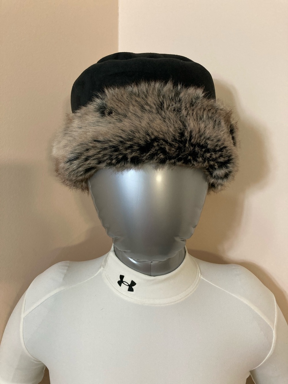 BOGO🛍️Black Faux Fur Trim Winter Hat